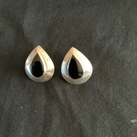 Sterling Teardrop stud earrings with black onyx stones - Picture 1 of 2